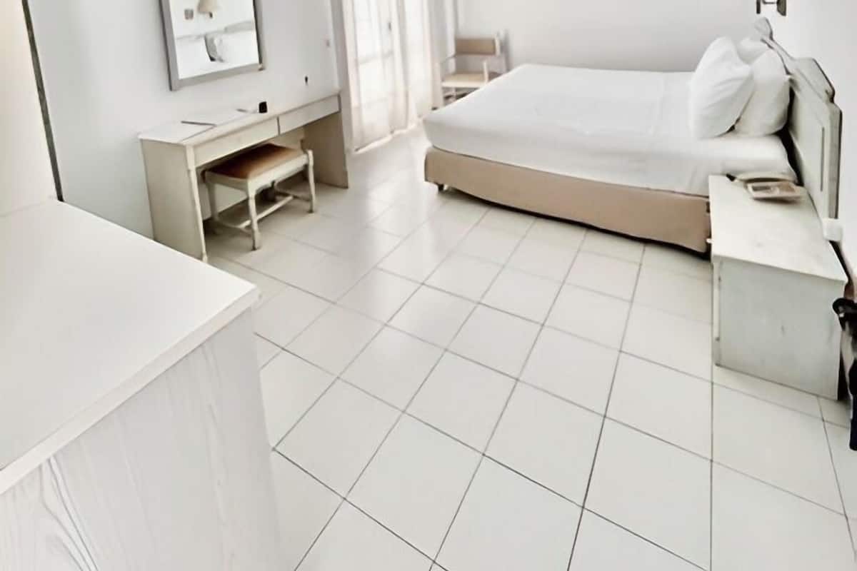 Standard Double Room, 1 King Bed, Sea View, Ground Floor | 1 bedroom, in-room safe, soundproofing, iron/ironing board