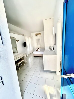 Standard Double Room, Balcony, Garden View | In-room safe, soundproofing, iron/ironing board, free WiFi - EL SOL HOTEL (Kithira)
