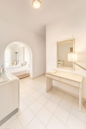 Suite, Mountain View, Ground Floor | In-room safe, soundproofing, iron/ironing board, free WiFi - EL SOL HOTEL (Kithira)