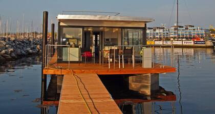 Hausboot in Laboe an der Kieler Foerde