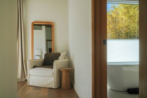 Interior - The Hawk. Horse Creek Cabins. Lux 2 bed/2 bath with King bed, AC, Creek Front (Emigrant)