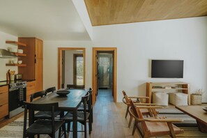 Dining - The Hawk. Horse Creek Cabins. Lux 2 bed/2 bath with King bed, AC, Creek Front (Emigrant)