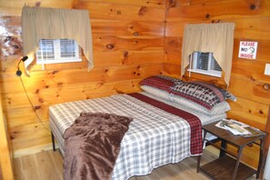1 bedroom, bed sheets - Cozy & efficient cabin w/ river access. Pet Friendly! (Stanton)