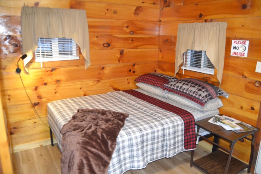 Cozy & Efficient Cabin W/ River Access. Pet Friendly! - Slade, KY