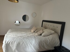 2 bedrooms, iron/ironing board, WiFi, bed sheets