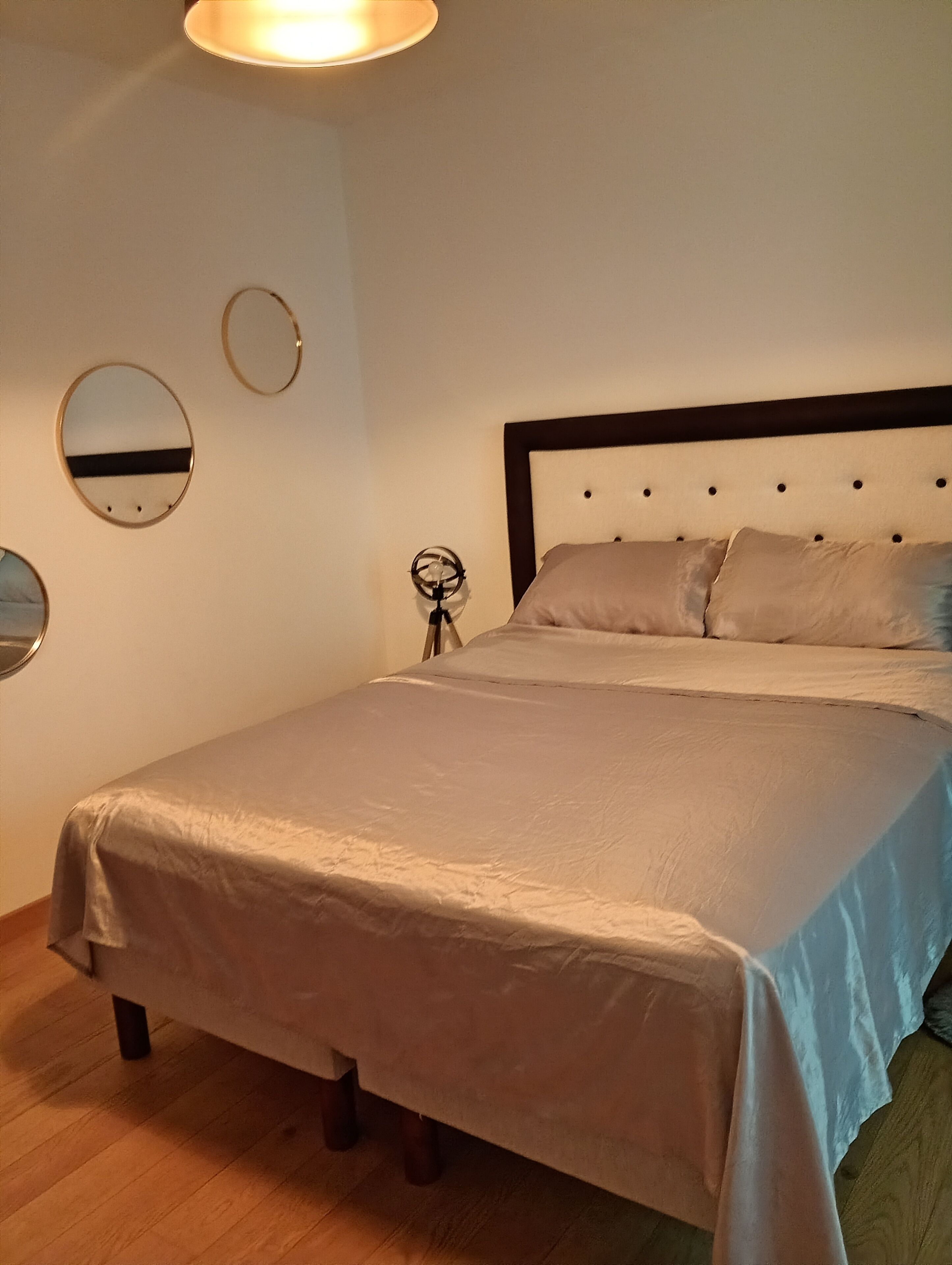 2 bedrooms, iron/ironing board, WiFi