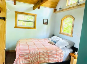 1 bedroom, bed sheets