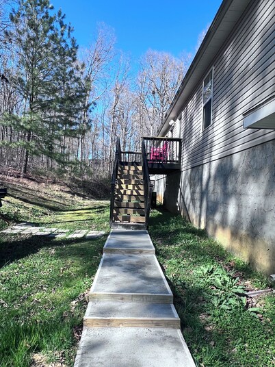 Barndominium getaway oasis! Close to Chattanooga shopping restaurants and Water!