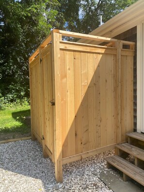 Property grounds - Child Friendly, Charming 3-Bedroom Cape in Unbeatable Location (Orleans)