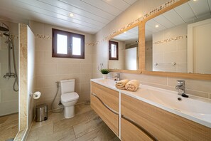 Shower, towels - Casa Dyala (Puerto del Carmen)