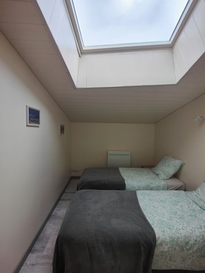 2 bedrooms, WiFi, bed sheets