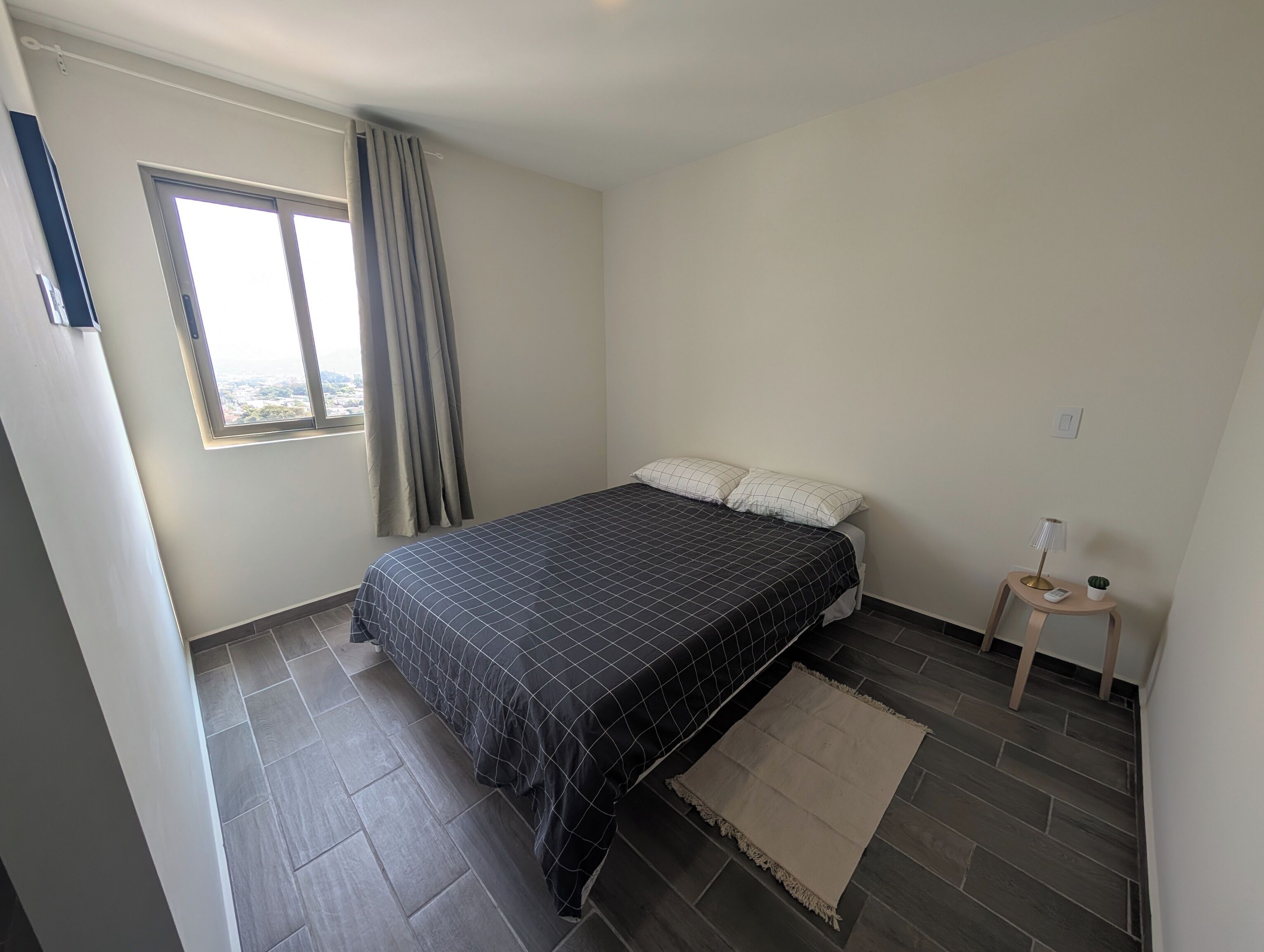 3 chambres, fer et planche à repasser, Wi-Fi, draps fournis