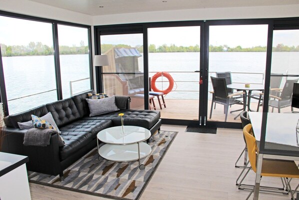 Mobile Home | Living room