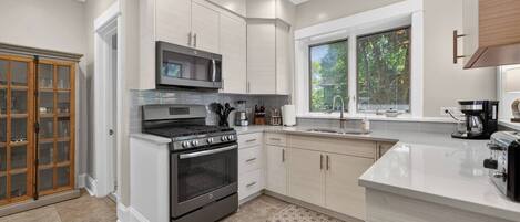 Coffee/tea maker, fridge, microwave, oven