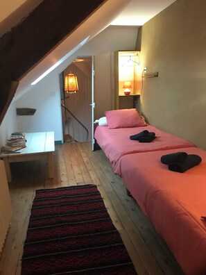 7 bedrooms, iron/ironing board, WiFi, bed sheets