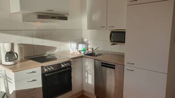 Mobile Home | Private kitchen | Highchair