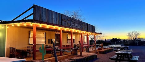 Tempat makan outdoor