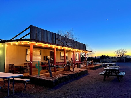 Outdoor dining. Short Branch Motel