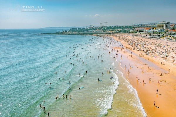 Chaises longues, serviettes de plage