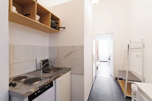 Refrigerador, microondas, cafetera/tetera, tetera/pava eléctrica
