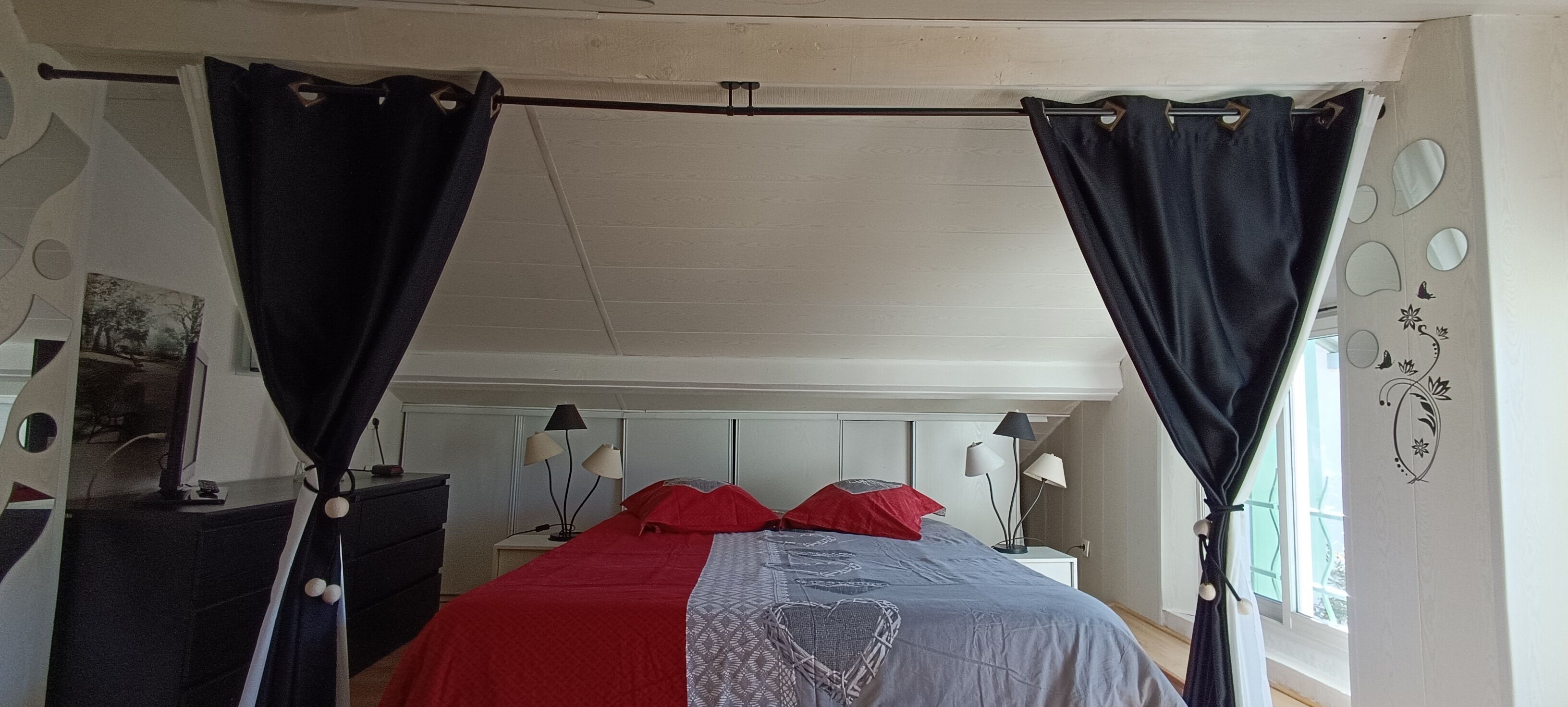 1 bedroom, bed sheets