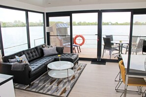 Mobile Home | Living room