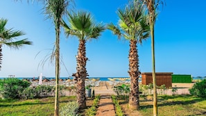 Private beach nearby, free beach shuttle