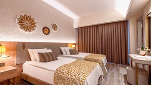 Deluxe Family Room | Egyptian cotton sheets, premium bedding, down comforters, pillowtop beds - Sy Hotels Belek (Serik)