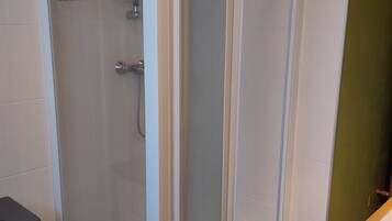 Douche, sĂšche-cheveux