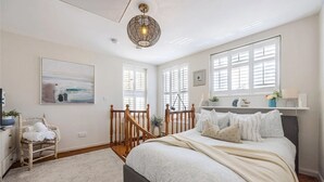 Unclassified image, 2 of 18, button - Ringmore Cottage - Salcombe - View over estuary (Salcombe)