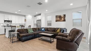 House, 4 Bedrooms, Non Smoking, Kitchen | Living area