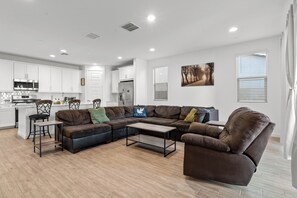 House, 4 Bedrooms, Non Smoking, Kitchen | Living area