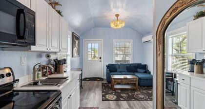 Charming 1-bedroom tiny home with AC, WiFi in awesome Corpus Christi