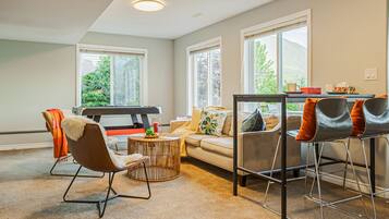 Smart TV, fireplace, books, offices