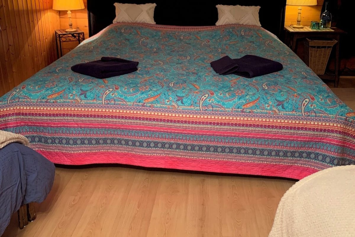 Family Room | Iron/ironing board, free WiFi