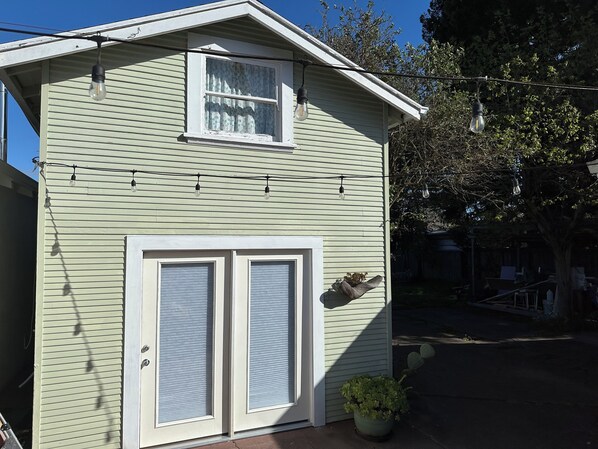 Exterior detail - Furnished Loft Unit Near Mission Hill – Utilities Included! (Santa Cruz)