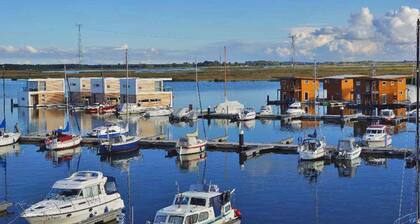 Hausboot in Kroeslin am Bodden