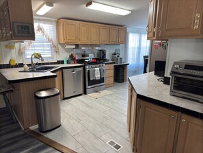 Microonde, forno, piano cottura, lavastoviglie