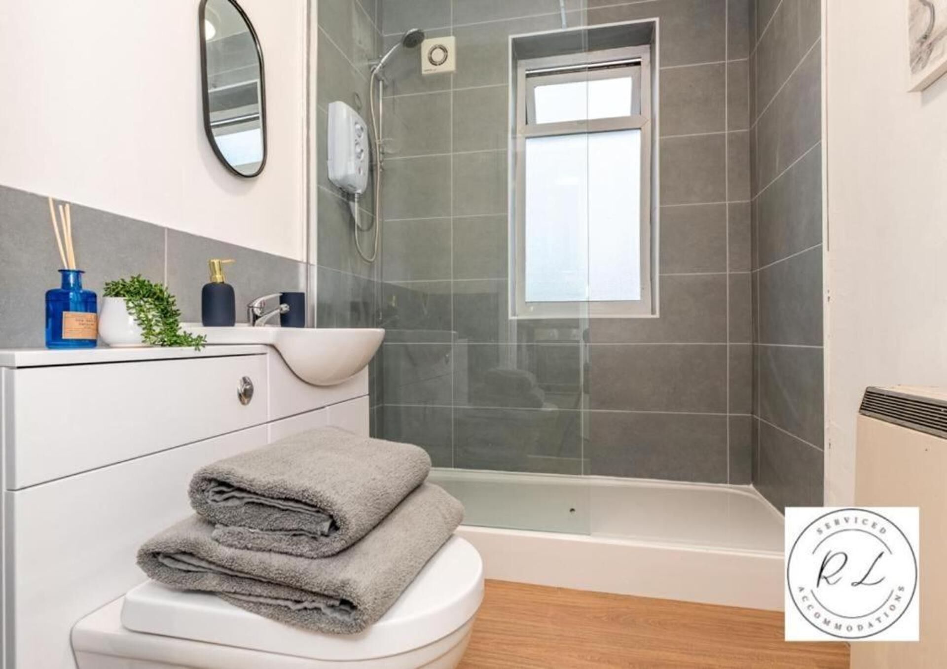 Apartment | Bathroom | Shower, free toiletries, hair dryer, towels