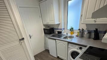 Apartment | Dapur peribadi | Peti sejuk, ketuhar gelombang mikro, ketuhar, dapur