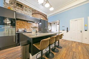 Fridge, microwave, oven, stovetop - Market Street Apartments | Grampian Lettings Ltd (Aberdeen)