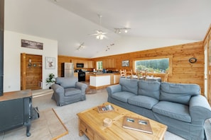 Living area - Log Cabin at St Mary's with Incredible Views (Idaho Springs)