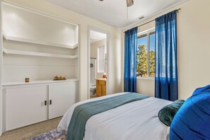 4 bedrooms, desk, iron/ironing board, WiFi