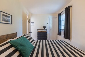 3 slaapkamers, een strijkplank/strijkijzer, wifi, beddengoed