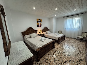 4 bedrooms, iron/ironing board, WiFi, bed sheets