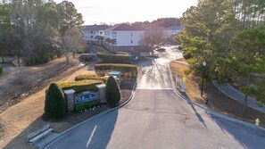Exterior - Stylish 3BR Condo Overlooking Greg Norman Golf Course in Barefoot Resort (North Myrtle Beach)