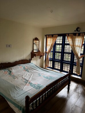 2 bedrooms, WiFi, bed sheets - Cozy plantation estate cottage/bunglaow (Kuttikkanam)