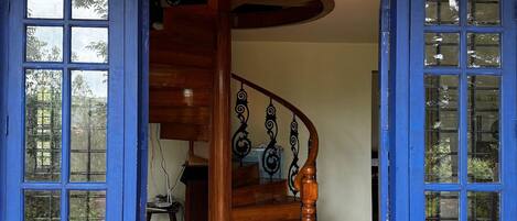 المنشأة من الداخل