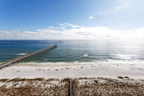 På stranden