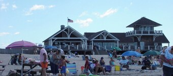 New Listing! Walk to Beaches, Point Judith, AC, WiFi, Fire Pit, Outdoor Shower